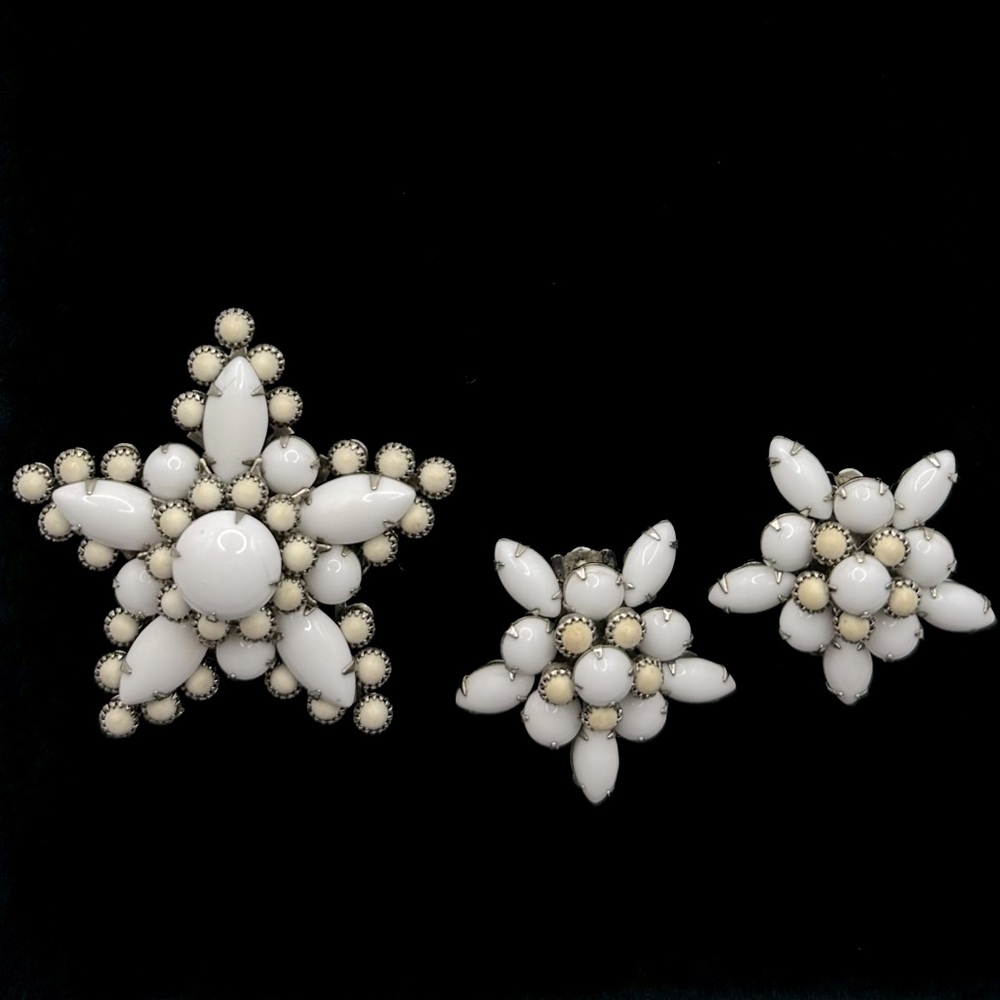 VINTAGE Milk Glass Star Flower Brooch & Clip-On Earring Set